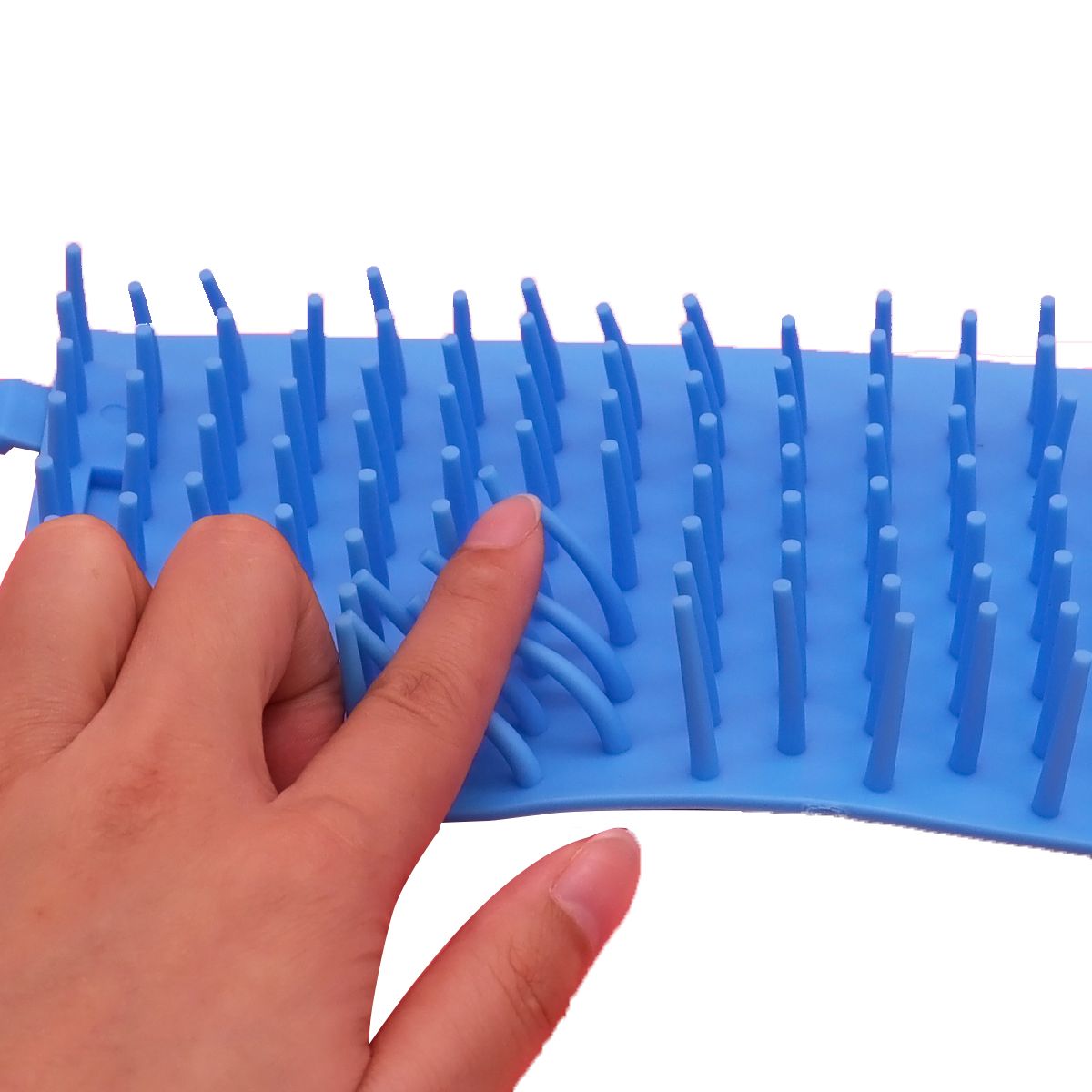 Pet Foot Soaking Cup - A portable silicone paw washing cup for dogs, a pet cleaning product for foot baths and foot soakers.